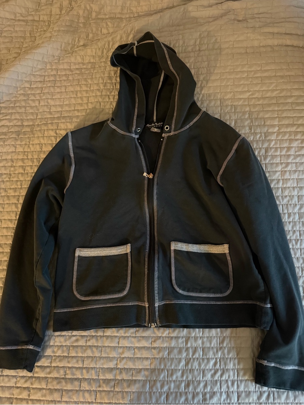 y2k Black Zip-Up Hoodie with Contrast Stitching